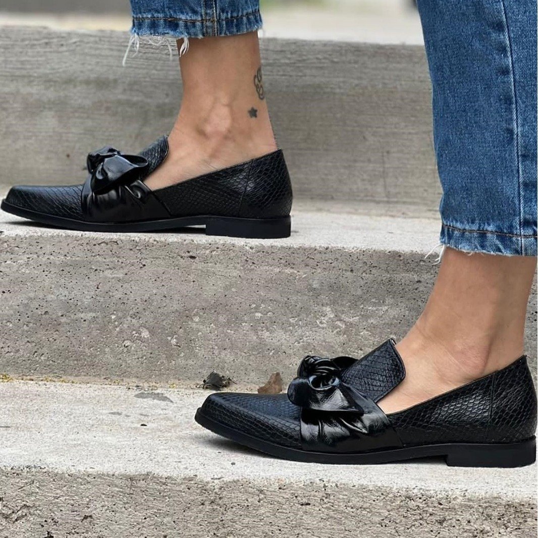 Spring And Autumn Pointed Toe Shallow Mouth Buckle Plus Size Casual Pumps Women - Image 2